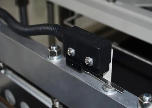 Anti-Mistake Cutting Switch